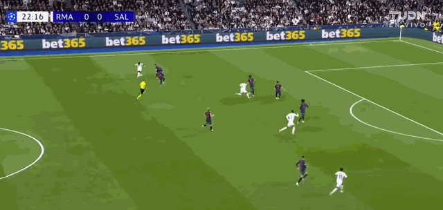 1737585861988072820.gif 1-0罗德里戈.gif